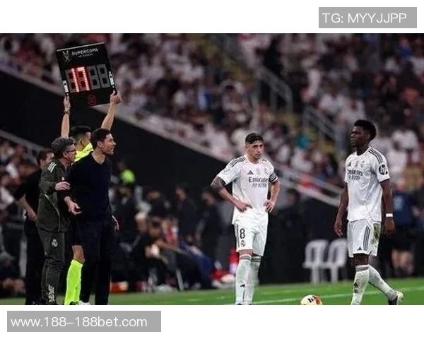 皇马球迷指责阿隆索遭遇内部排挤与背叛事件揭秘